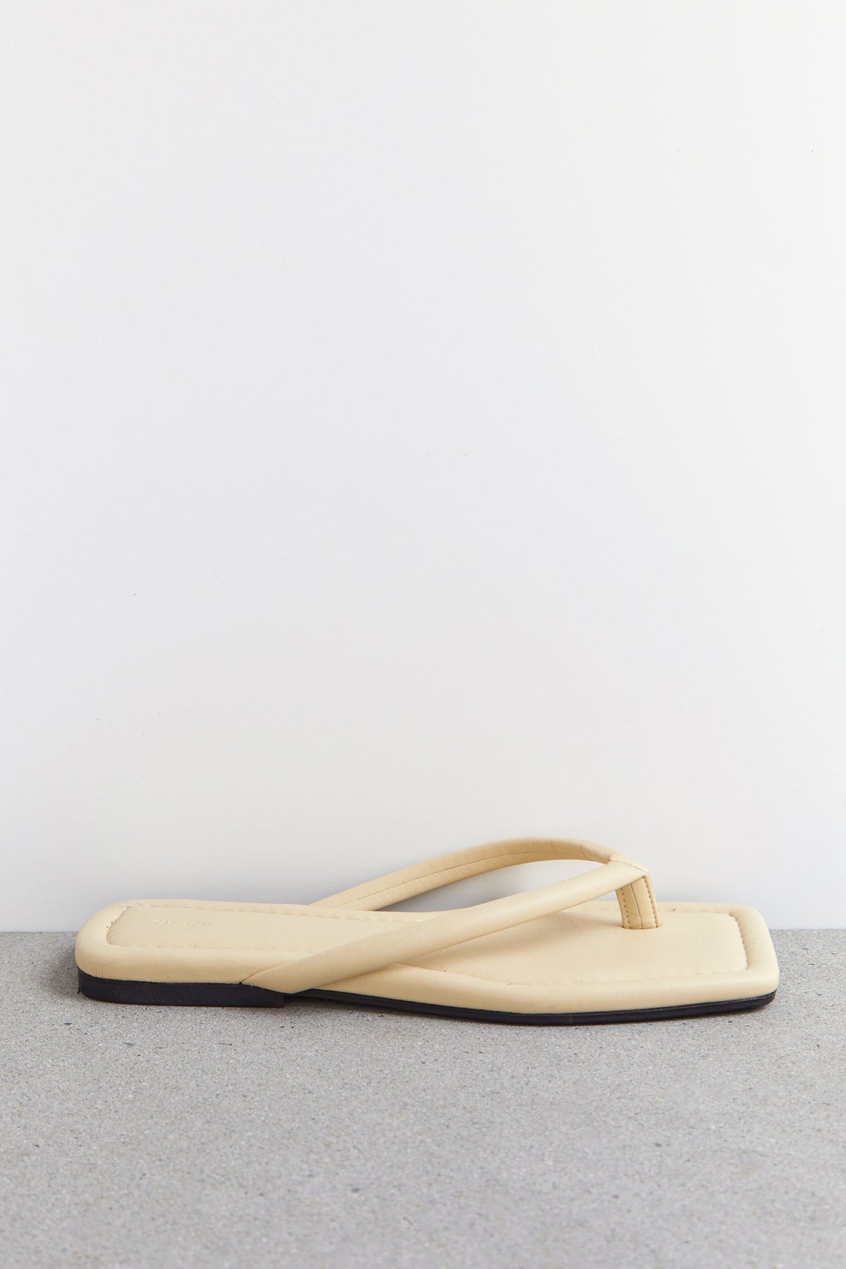 PADDED FLIP FLOP