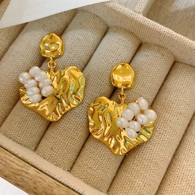 Retro Exaggerated Heart Pearl Earrings
