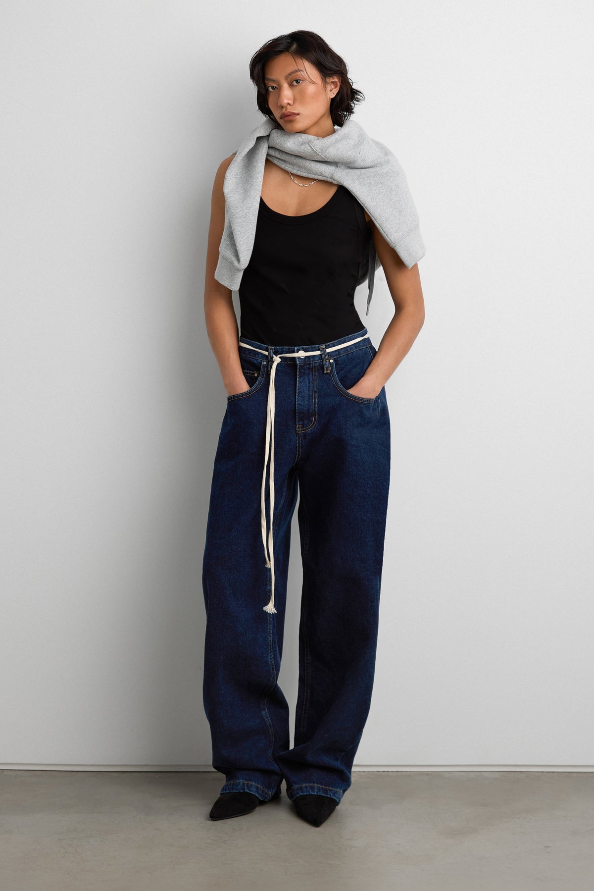 HIGH RISE BARREL LEG JEAN WITH SHOELACE BELT
