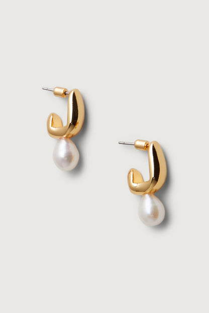 HOOP EARRINGS WITH WATER PEARLS