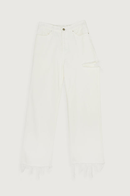 DISTRESSED WHITE JEANS