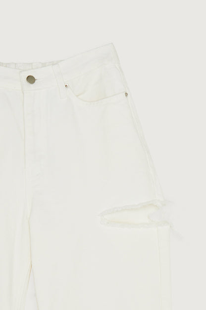 DISTRESSED WHITE JEANS