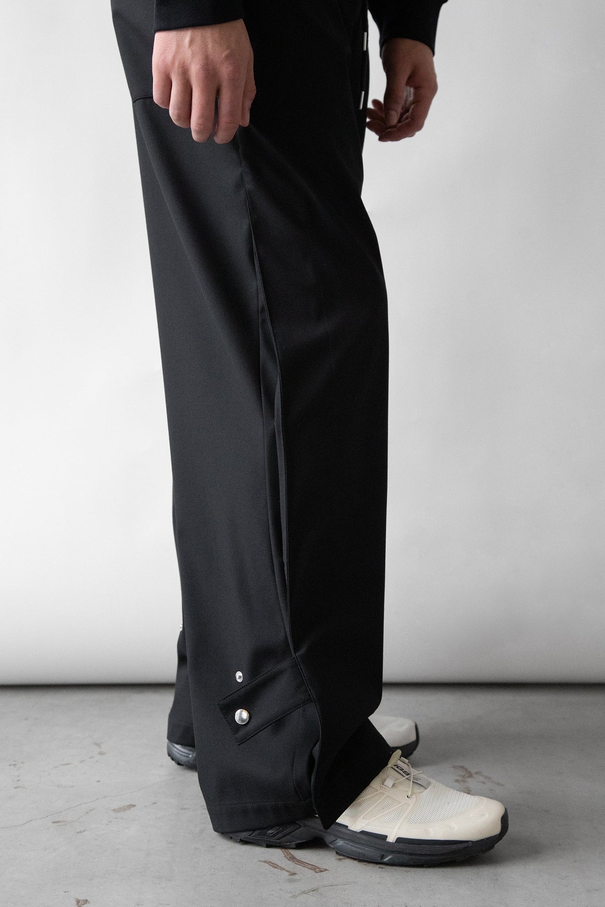ELASTIC WAIST NYLON PANT