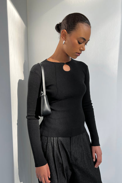 CUT OUT TOP