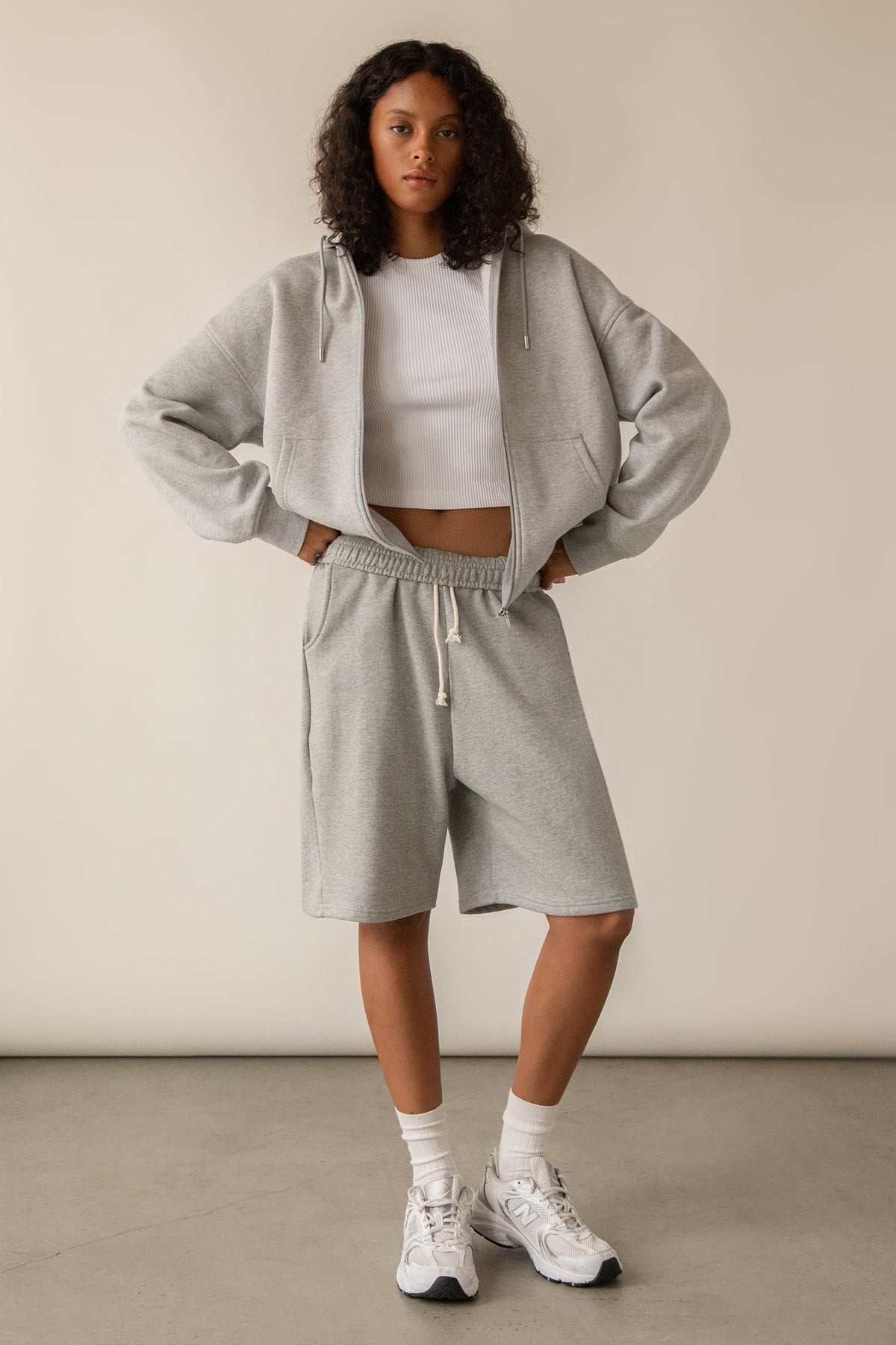 OVERSIZED ZIP-UP HOODIE