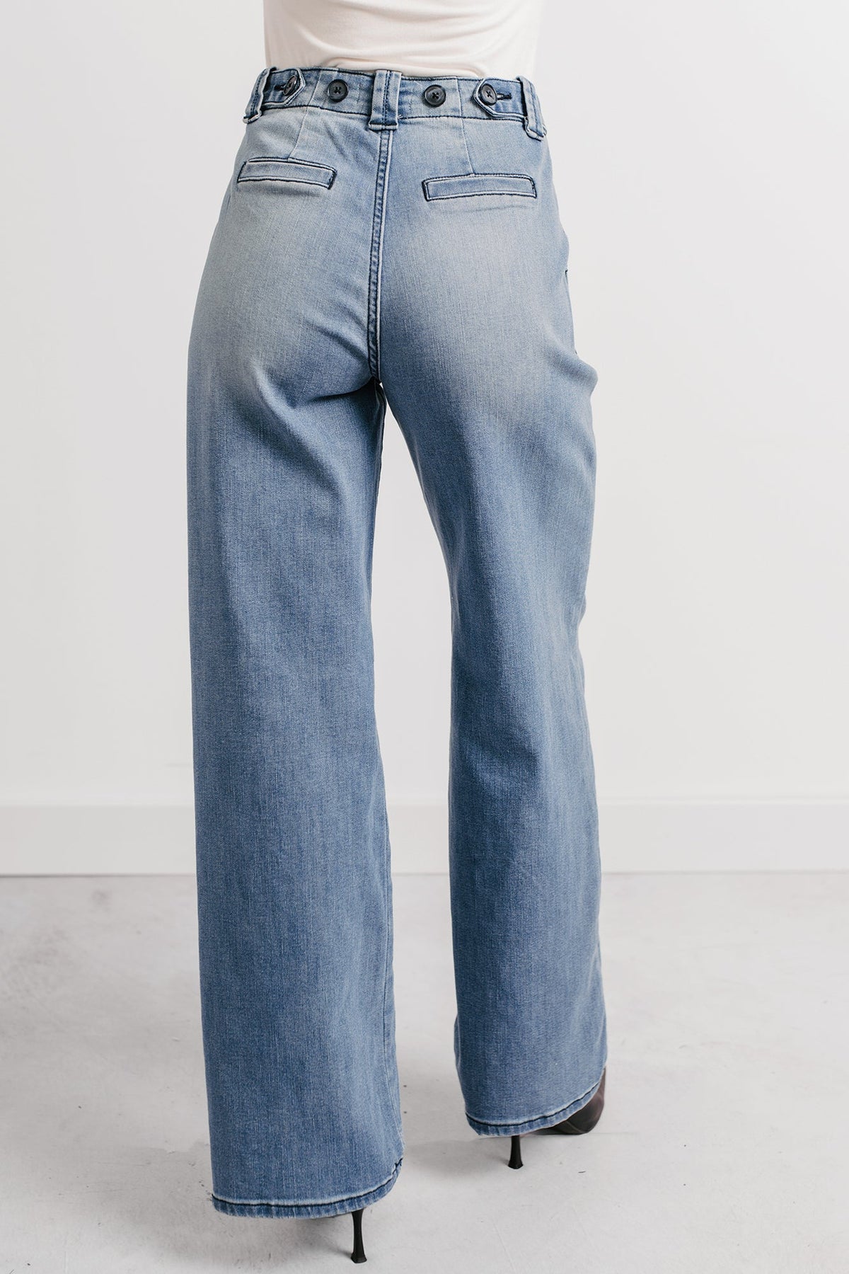 Betty Non-Distressed High Rise Wide Leg Sneak Peek Jeans (Medium Light)