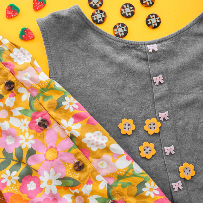 Yellow Daisy Small 5/8" Buttons